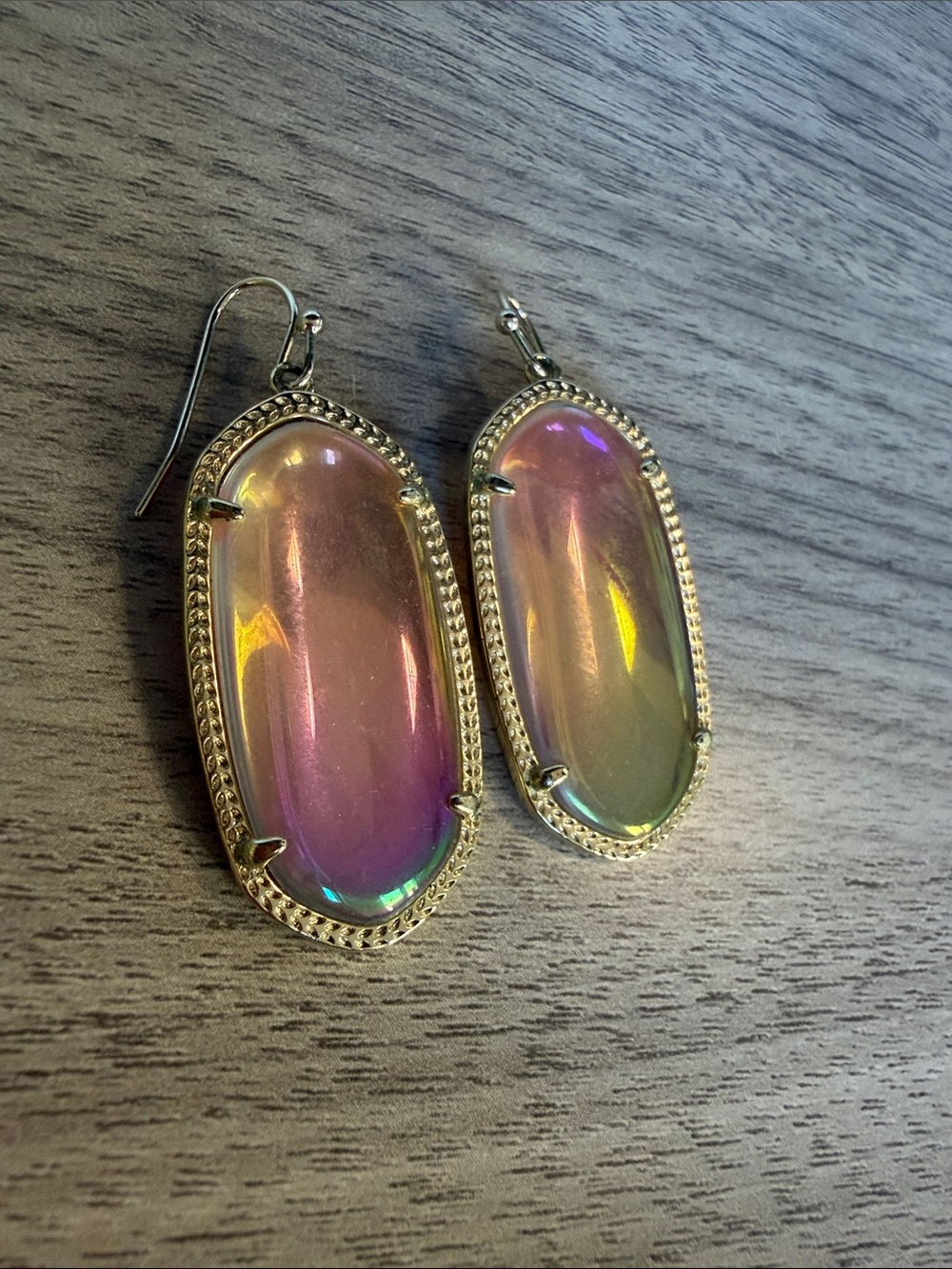 Kendra Scott Iridescent Pink-Gold Oval Drop Earrings